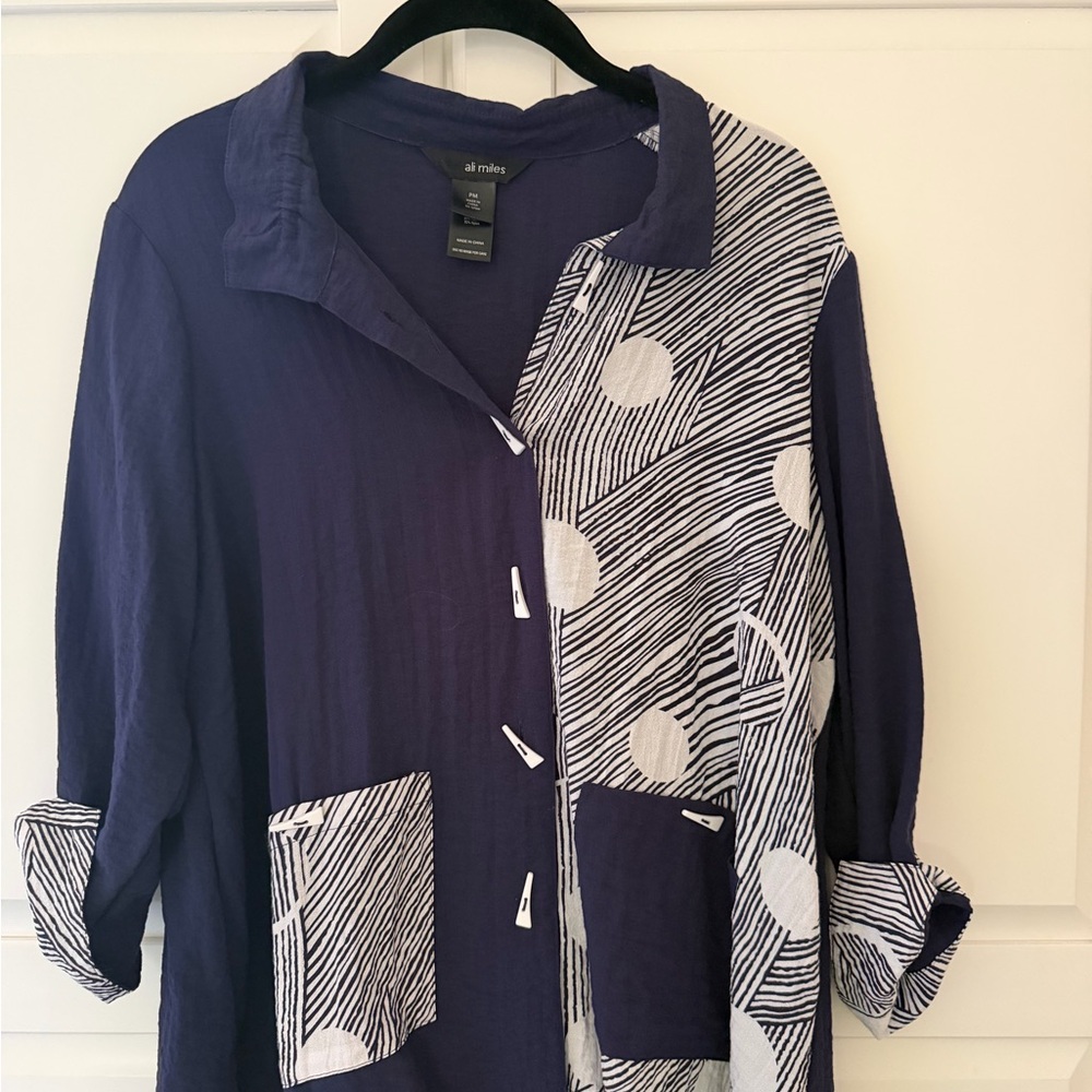 Ali Miles Navy Blue and White Button-Down Shirt